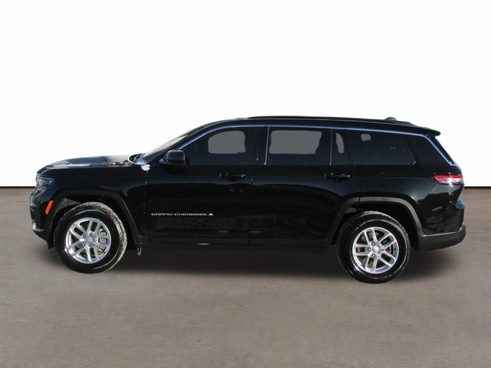 Used 2025 Jeep Grand Cherokee L Laredo w/ Luxury Tech Group I image 2