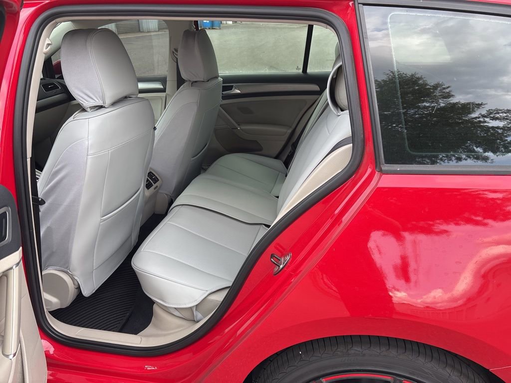 Used 2017 Volkswagen Golf S AWD/4WD image 4