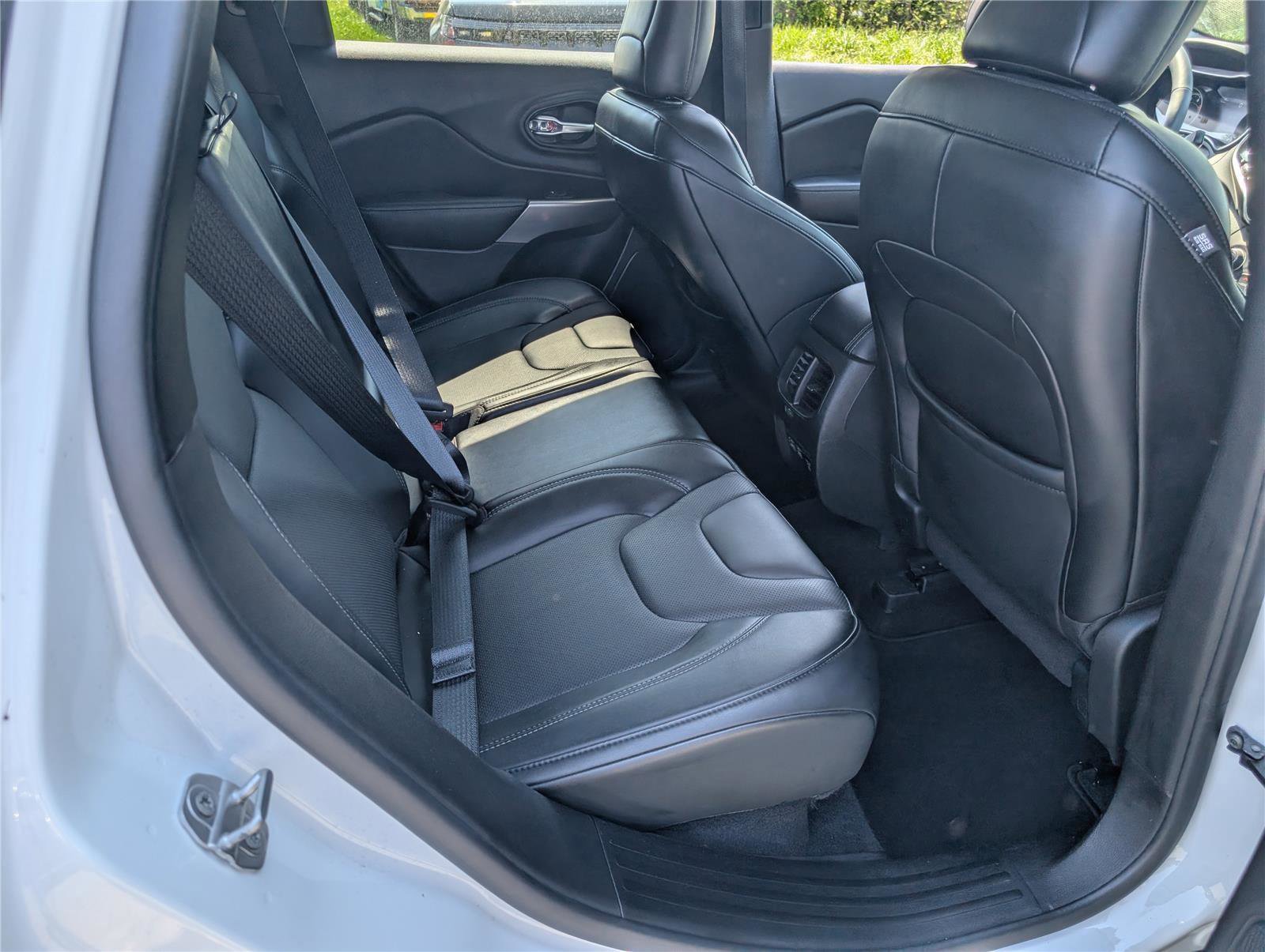 Used 2021 Jeep Cherokee Limited AWD/4WD image 8