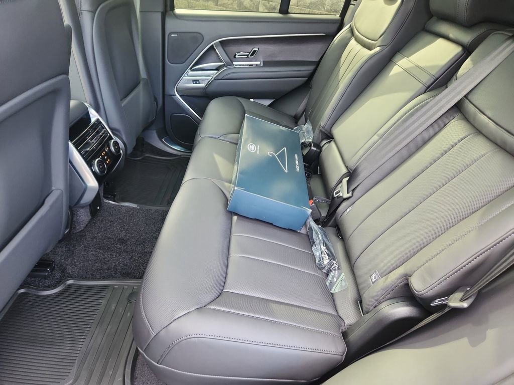 New 2026 Land Rover Range Rover SE image 5