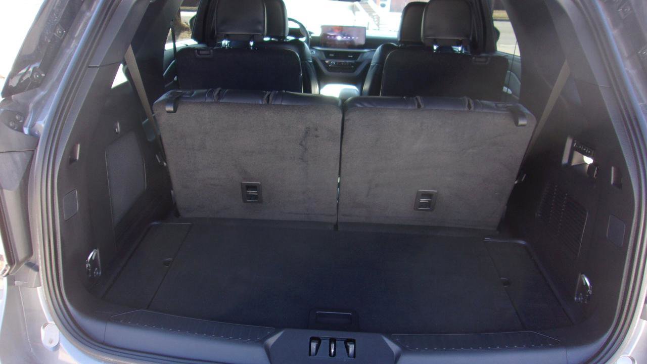Used 2025 Ford Explorer ST image 8