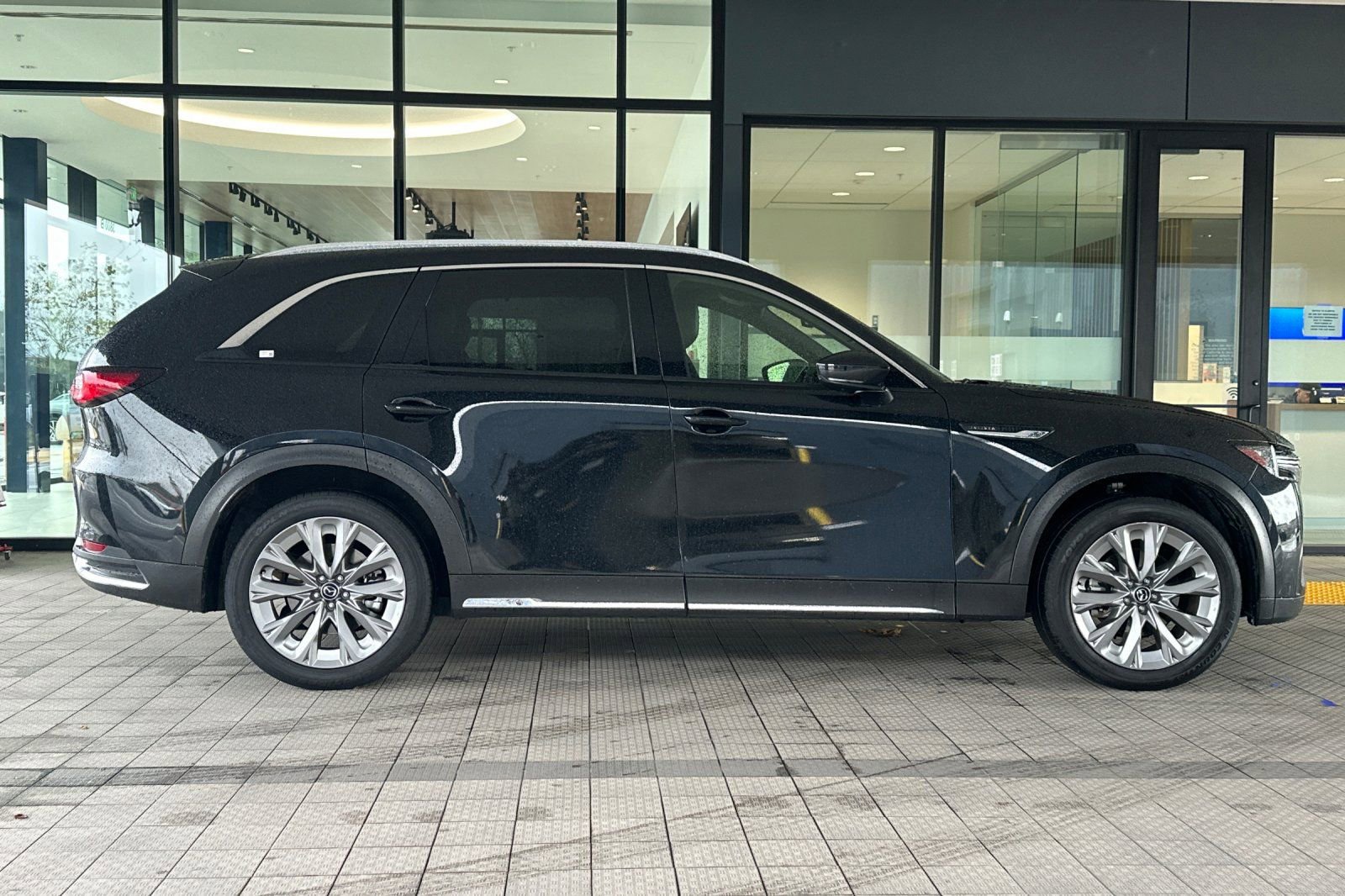 Used 2025 MAZDA CX-90 3.3 Turbo w/ Premium Plus Pkg image 3