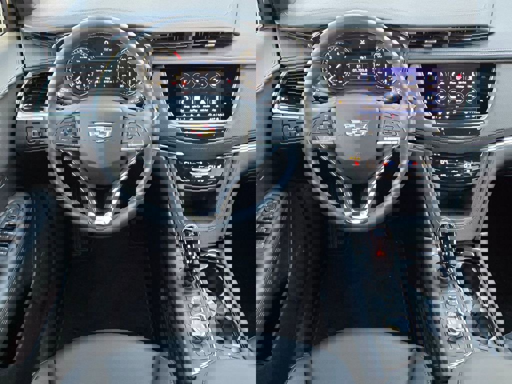 New 2025 Cadillac XT6 Luxury image 14