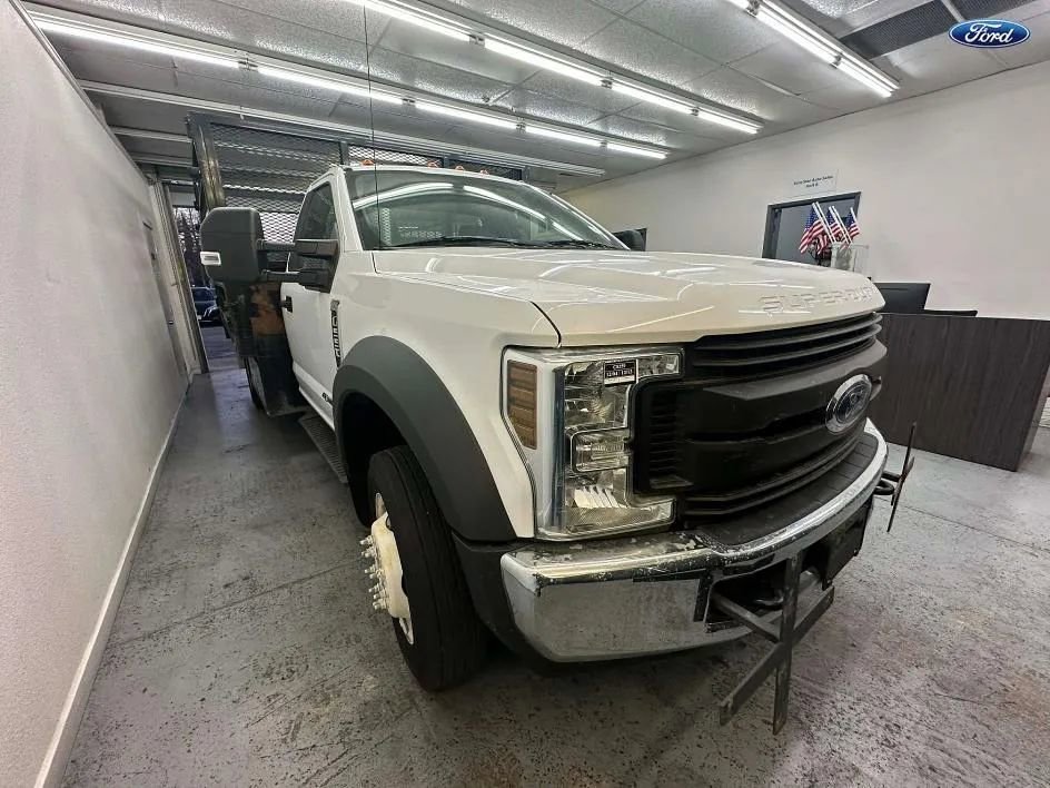 Used 2018 Ford F550 2WD Regular Cab Super Duty w/ Power Equipment Group image 3