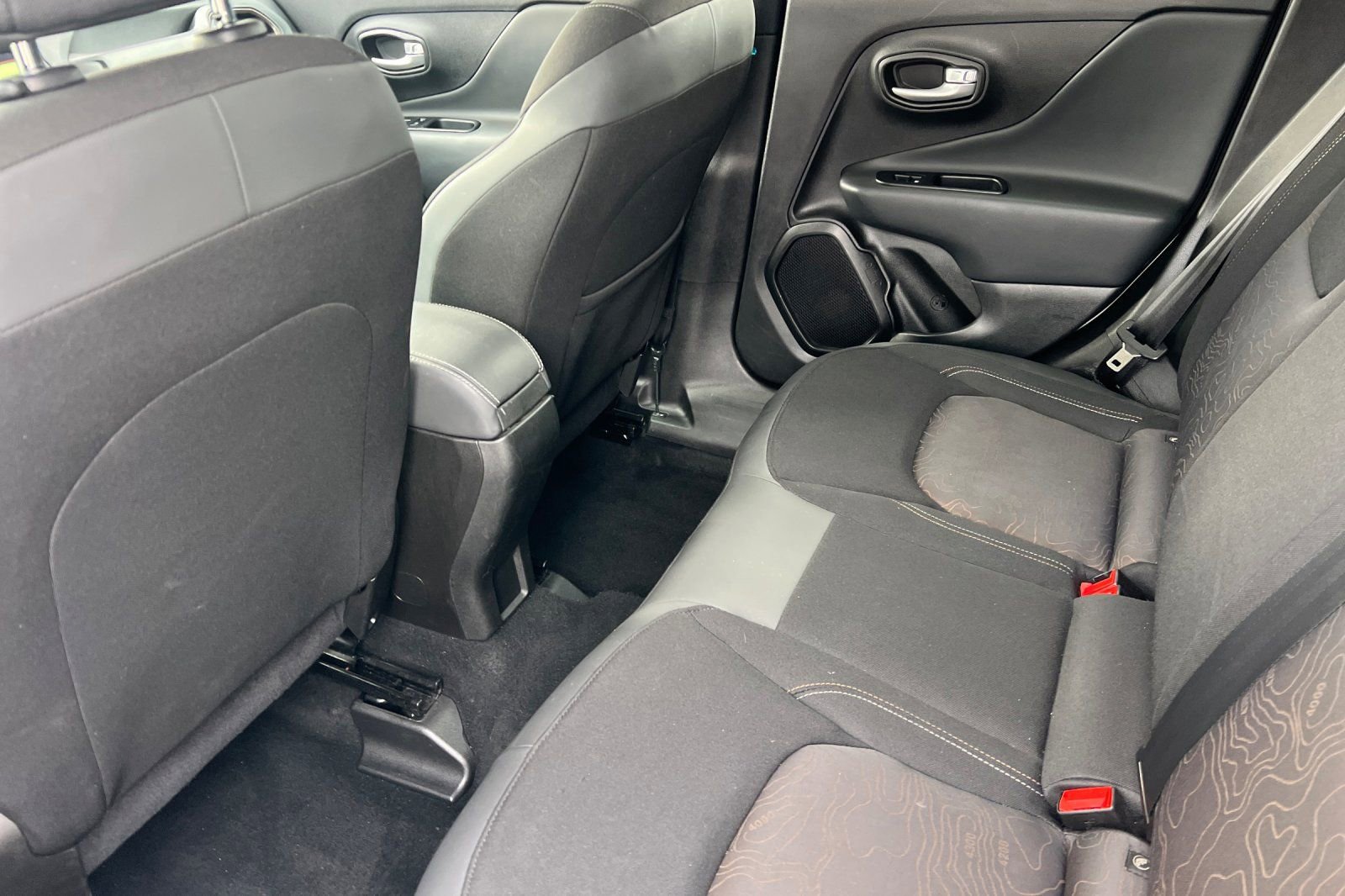 Used 2023 Jeep Renegade Latitude image 9