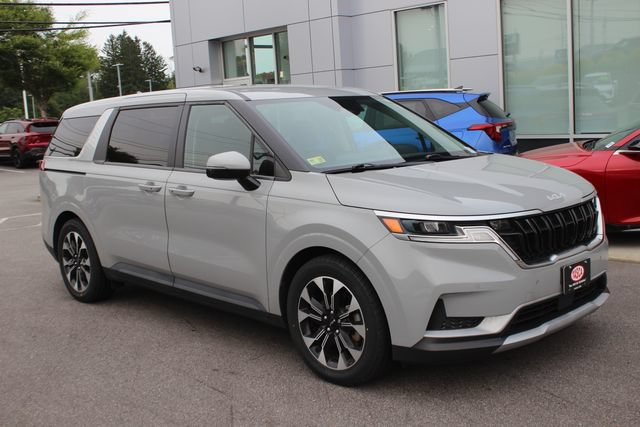 Used 2024 Kia Carnival EX FWD image 1