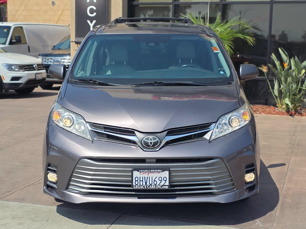 Used 2019 Toyota Sienna XLE w/ XLE Navigation Package FWD image 4