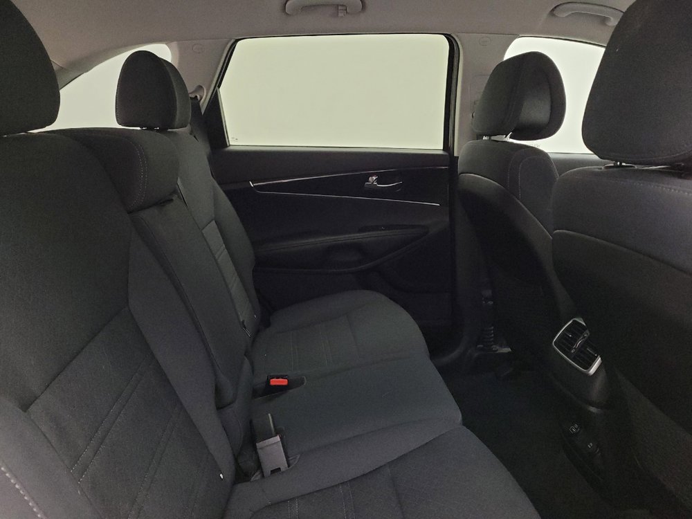 Used 2016 Kia Sorento LX image 19