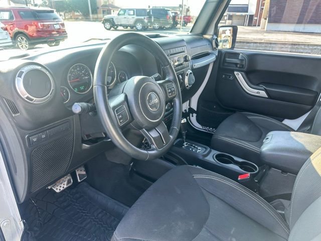 Used 2015 Jeep Wrangler Unlimited Rubicon image 13