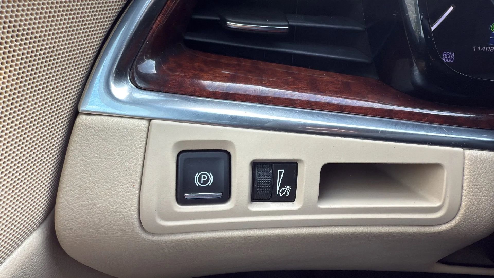 Used 2017 Cadillac XT5 Premium Luxury w/ LPO, Wheel Lock Package image 16