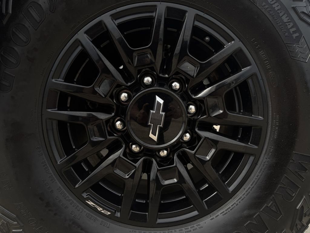 Used 2024 Chevrolet Silverado 2500 ZR2 w/ Technology Package image 9