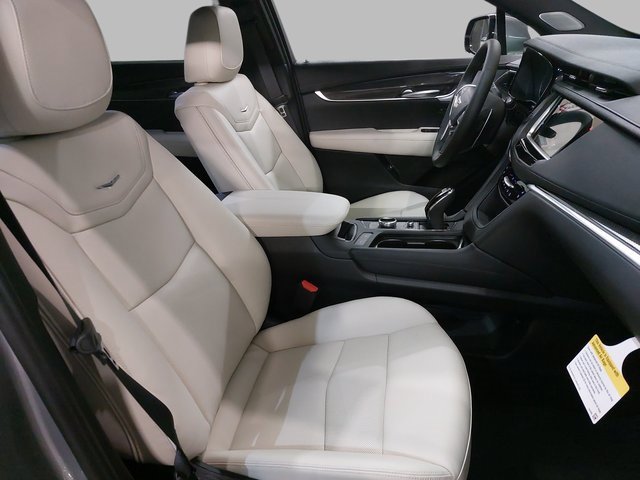 Used 2025 Cadillac XT5 Sportv w/ LPO, Floor Liner Package image 10