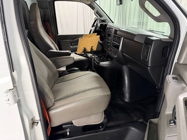 Used 2018 Chevrolet Express 2500 w/ Driver Convenience Package RWD image 7