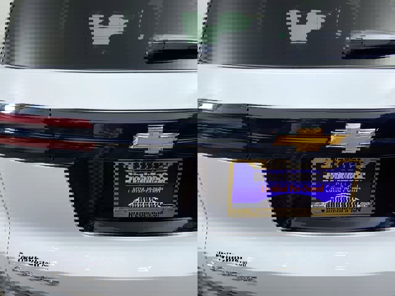 Used 2025 Chevrolet Traverse LT image 11