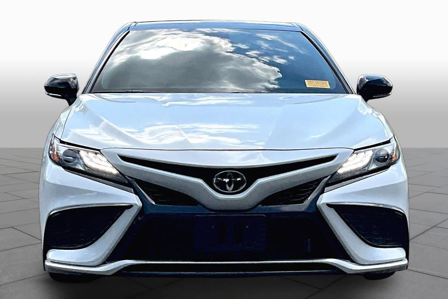 Used 2024 Toyota Camry XSE FWD image 4