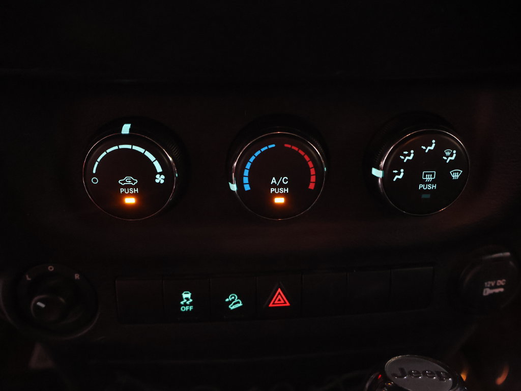 Used 2016 Jeep Wrangler Unlimited Sport w/ Quick Order Package 24S AWD/4WD image 25