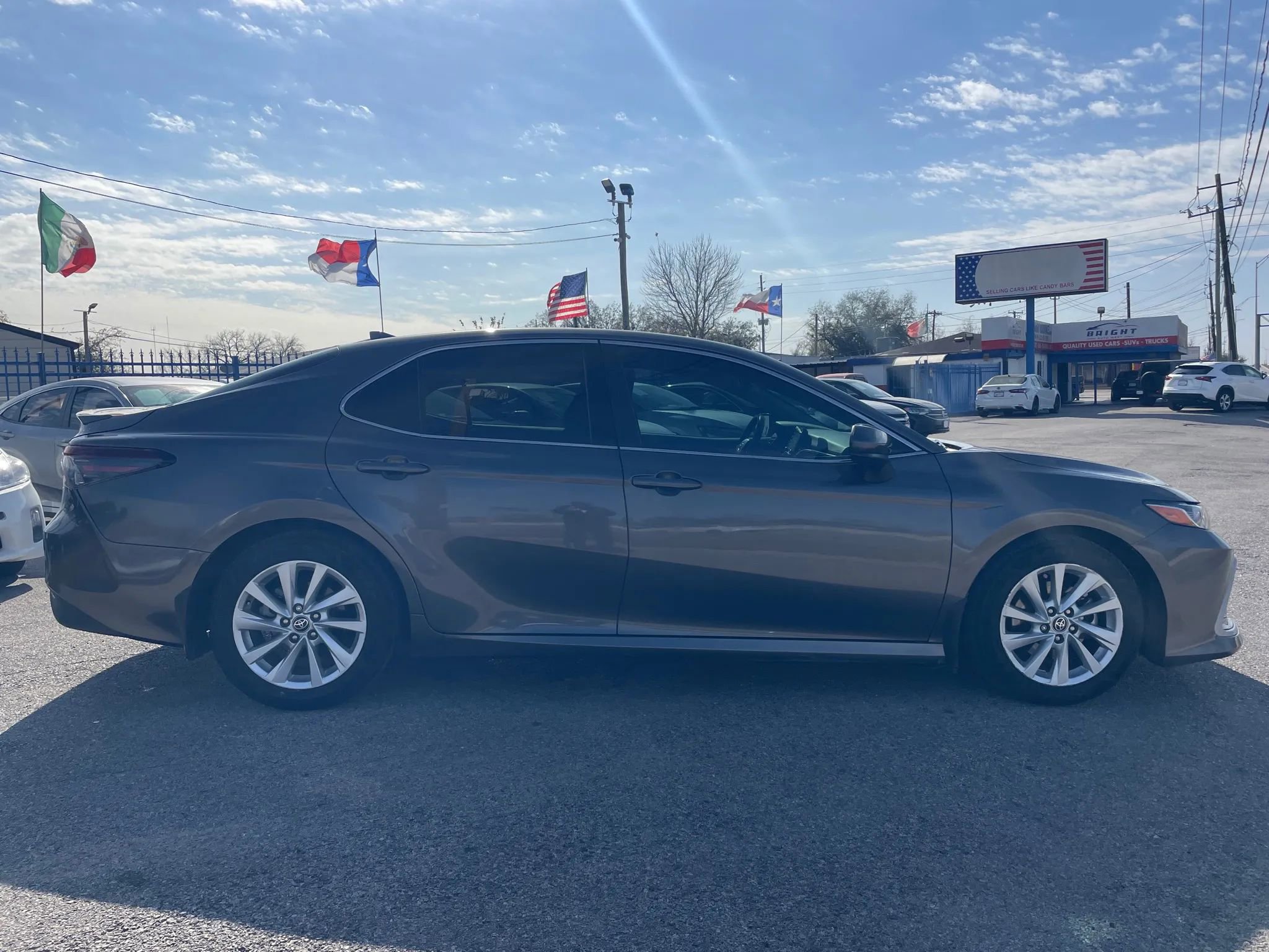 Used 2023 Toyota Camry LE FWD image 4