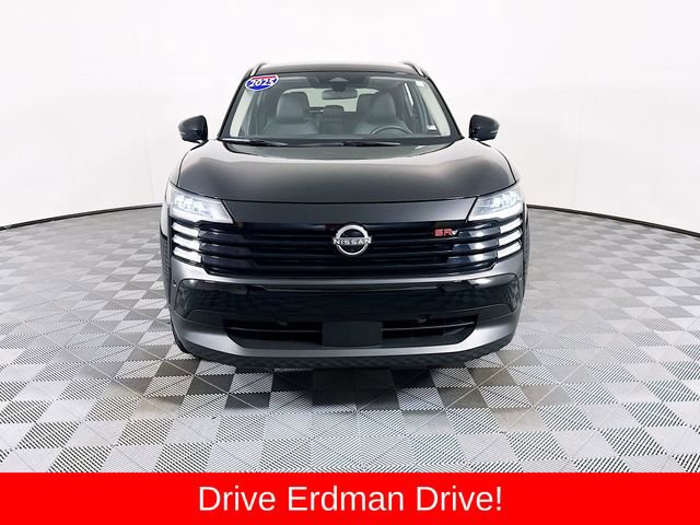 Used 2025 Nissan Kicks SR AWD/4WD image 2