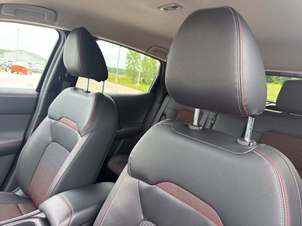 Certified 2025 Nissan Kicks SR AWD/4WD image 27