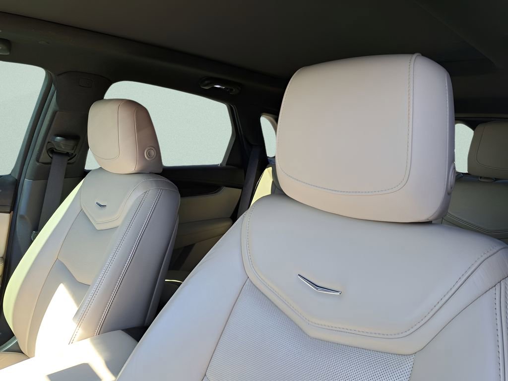 Used 2017 Cadillac XT5 Luxury w/ Driver Awareness Package image 17