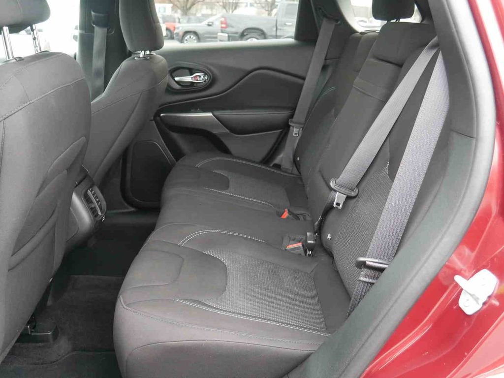 Used 2019 Jeep Cherokee Latitude w/ Popular Appearance Group image 13