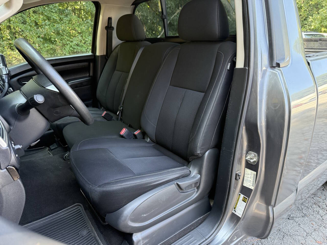 Used 2017 Nissan Titan SV RWD image 14