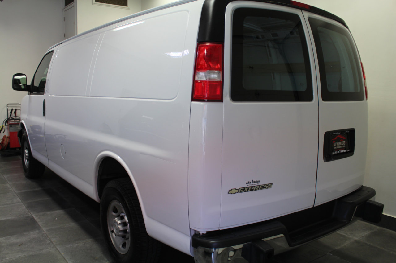 Used 2018 Chevrolet Express 2500 RWD 2500 135 w/ Driver Convenience Package image 4