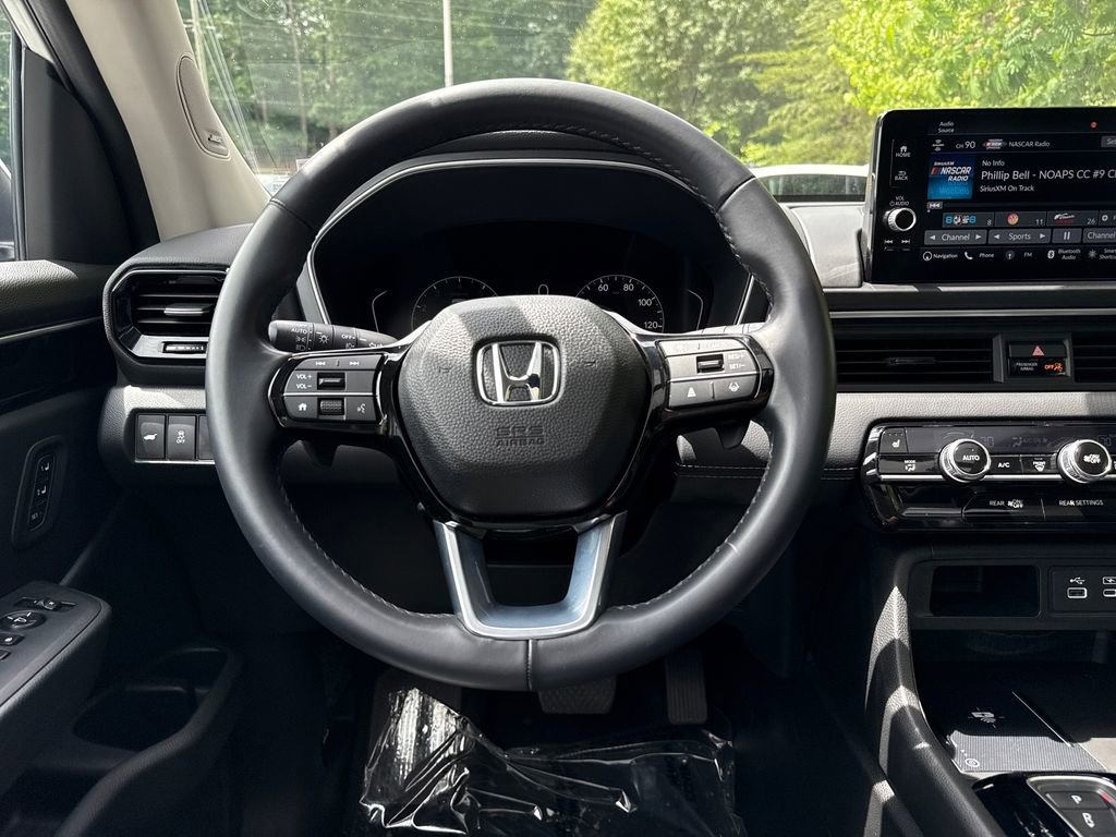 Used 2025 Honda Pilot Touring image 28