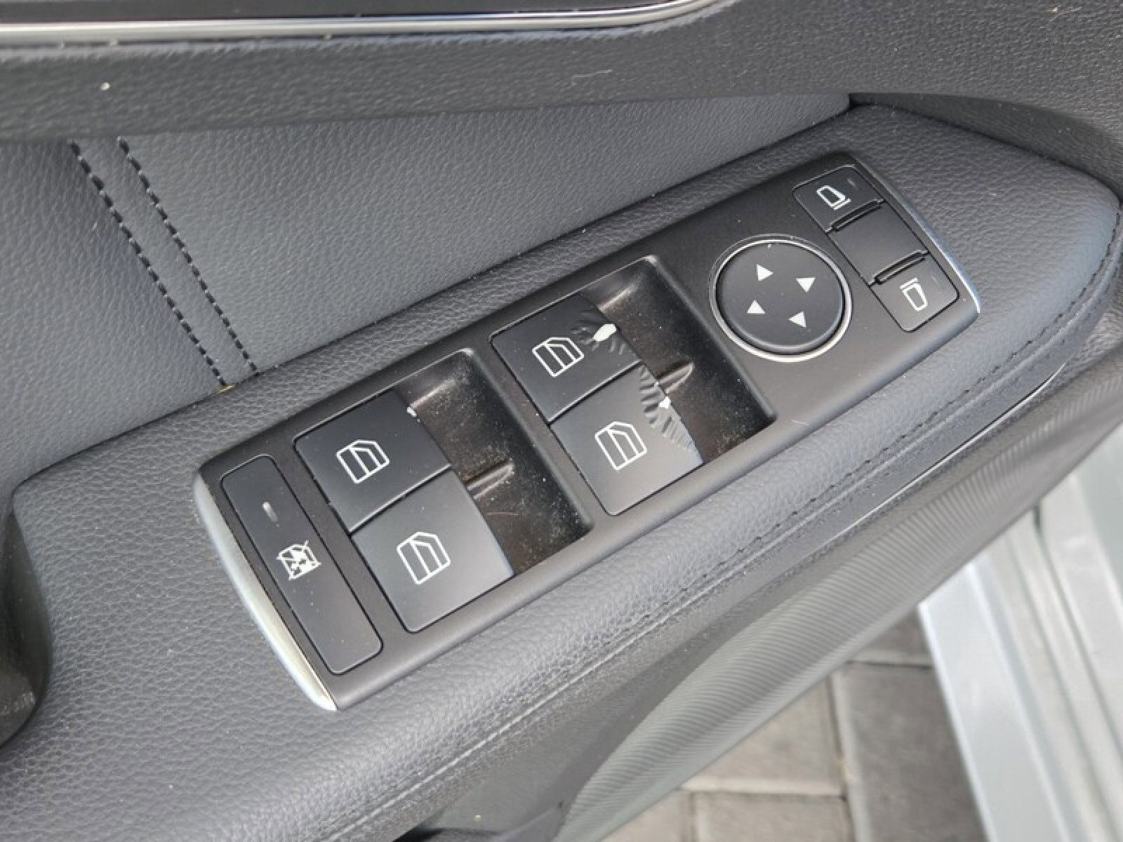 Used 2012 Mercedes-Benz E 350 BlueTEC Sedan image 24