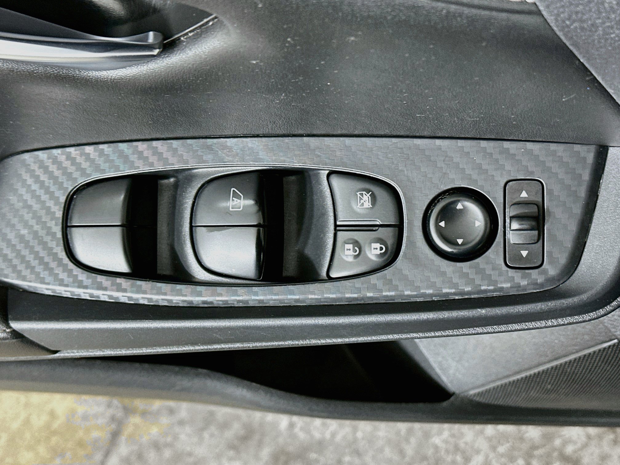 Used 2025 Nissan Sentra SV FWD image 15