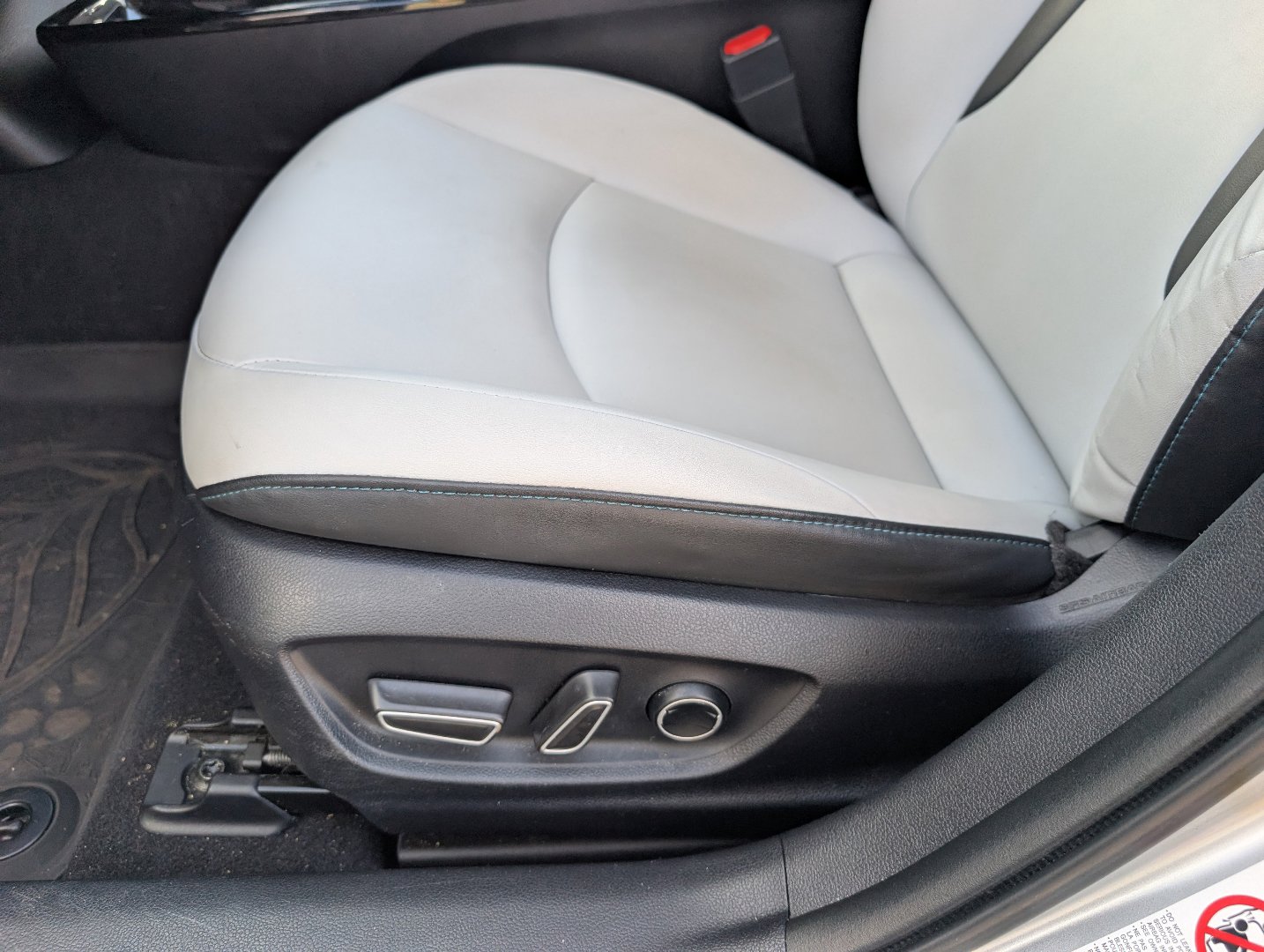 Used 2017 Toyota Prius Four FWD image 22