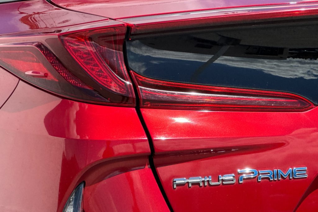 Used 2017 Toyota Prius Prime Advanced FWD image 26