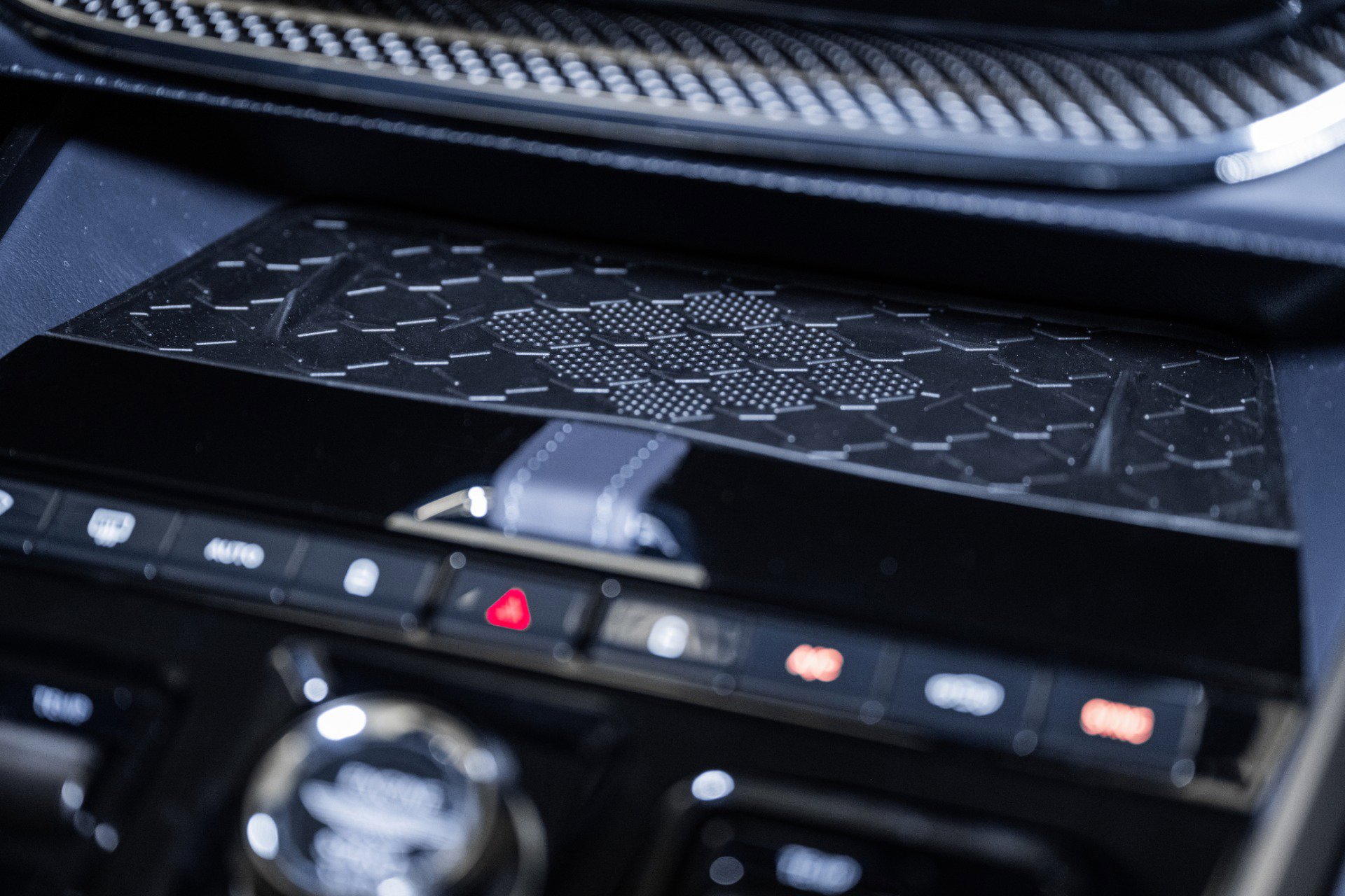 Used 2025 Aston Martin DBX 707 image 31