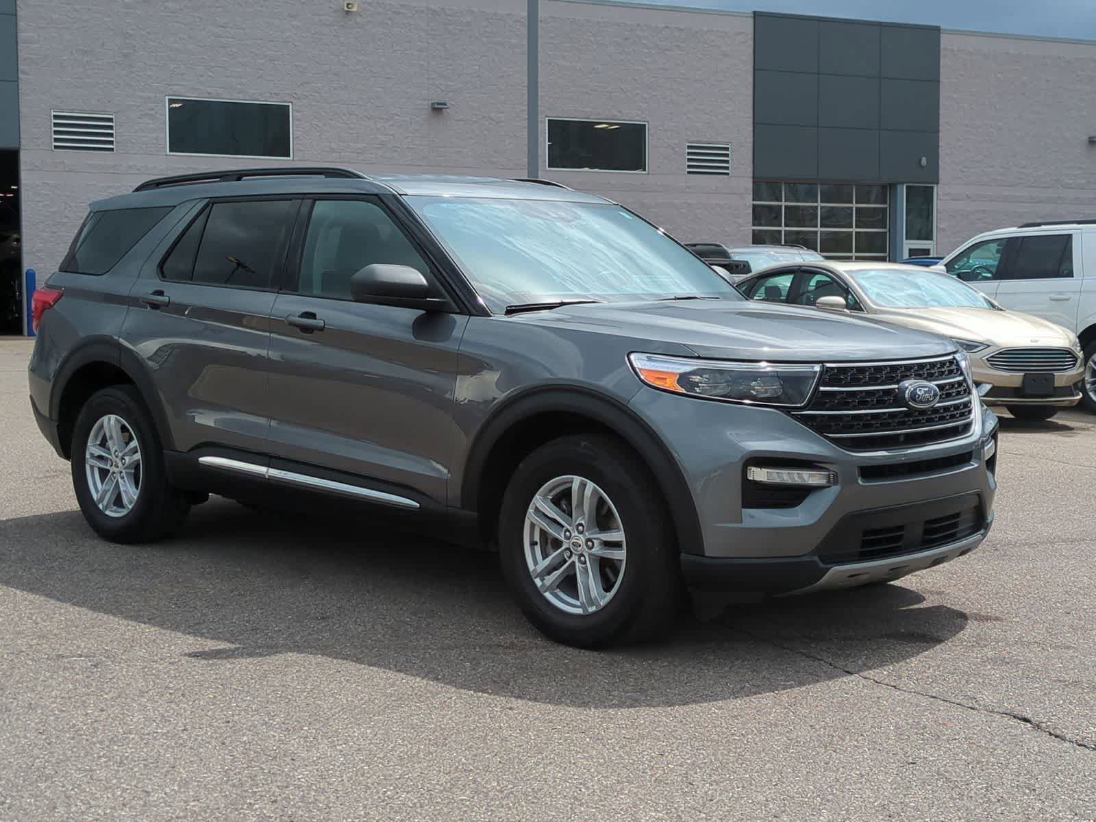 Used 2024 Ford Explorer XLT w/ Equipment Group 202A AWD/4WD image 2