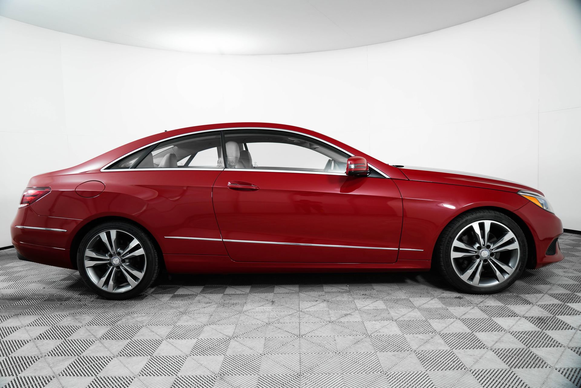 Used 2016 Mercedes-Benz E 400 Coupe image 8