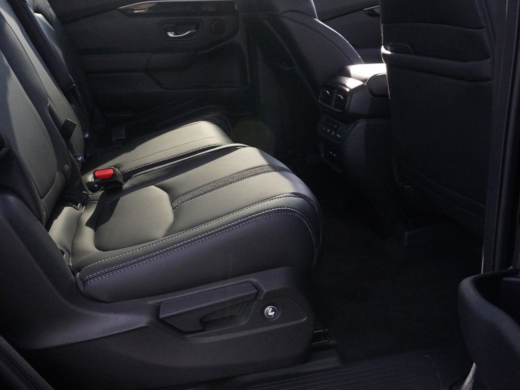 Used 2025 Honda Pilot Touring image 31