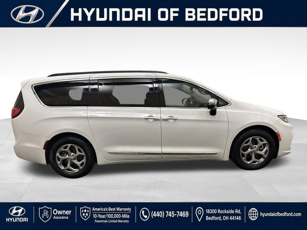 Used 2023 Chrysler Pacifica Limited FWD image 4