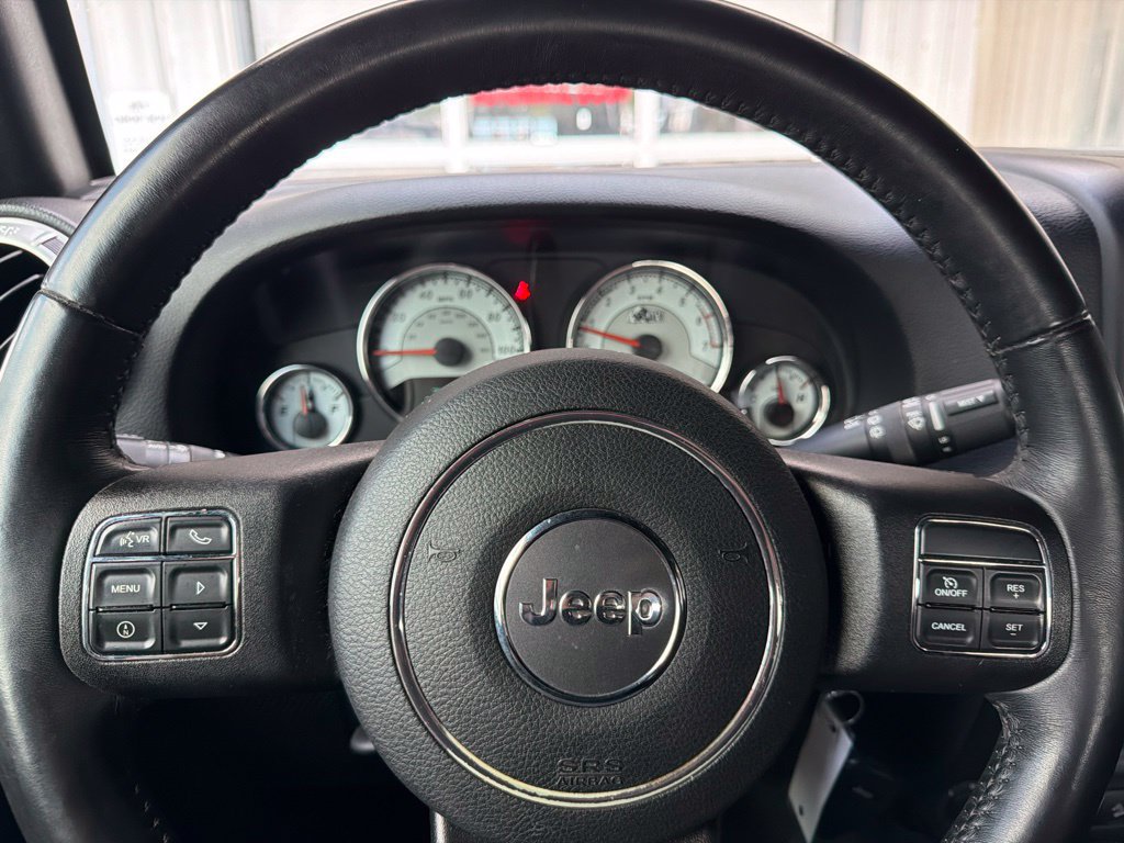 Used 2016 Jeep Wrangler Unlimited Rubicon w/ Connectivity Group AWD/4WD image 36