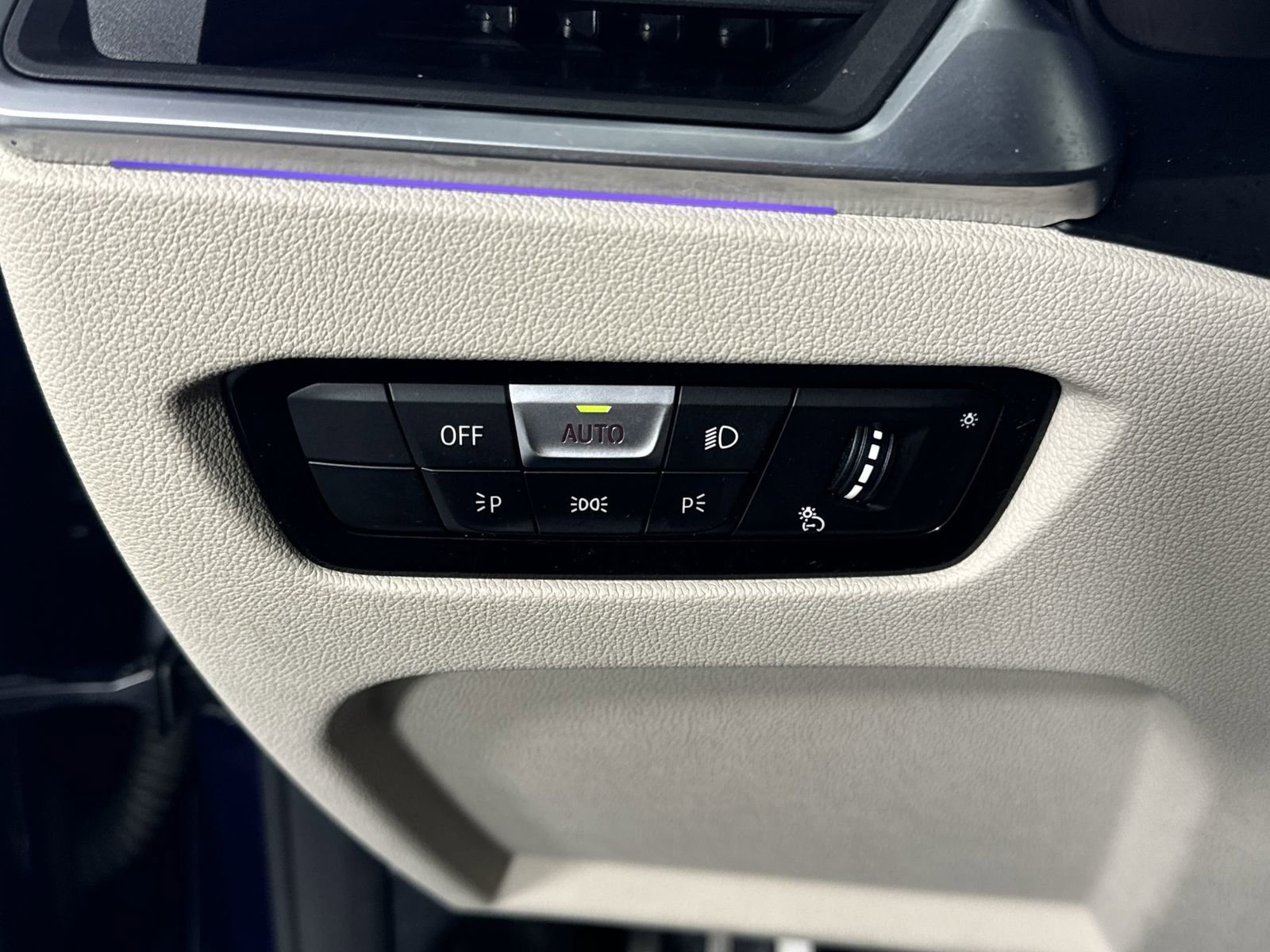 Used 2022 BMW 440i xDrive Convertible w/ Premium Package image 16