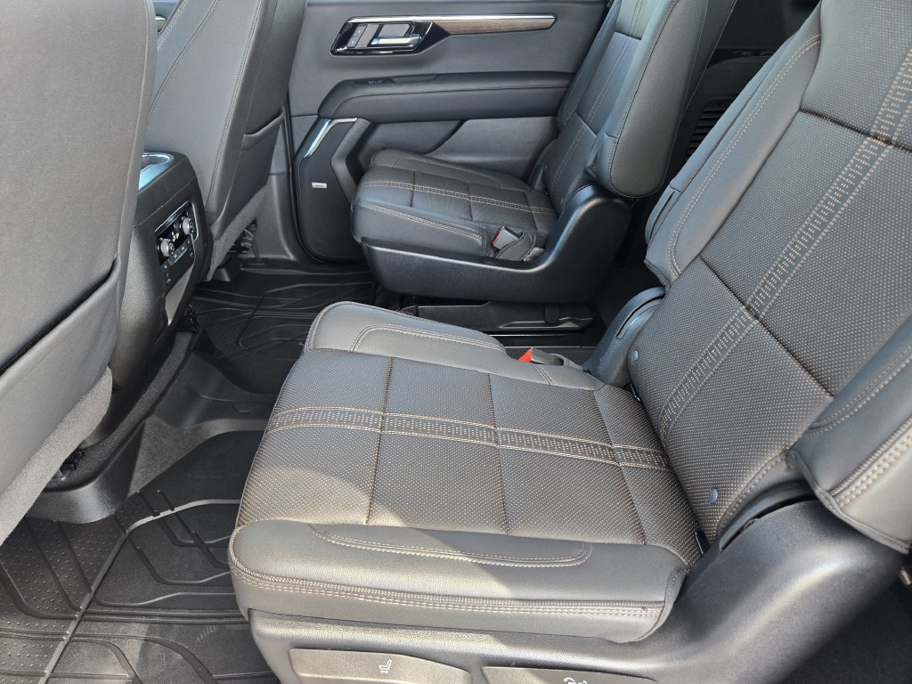 Certified 2025 Chevrolet Suburban High Country AWD/4WD image 30