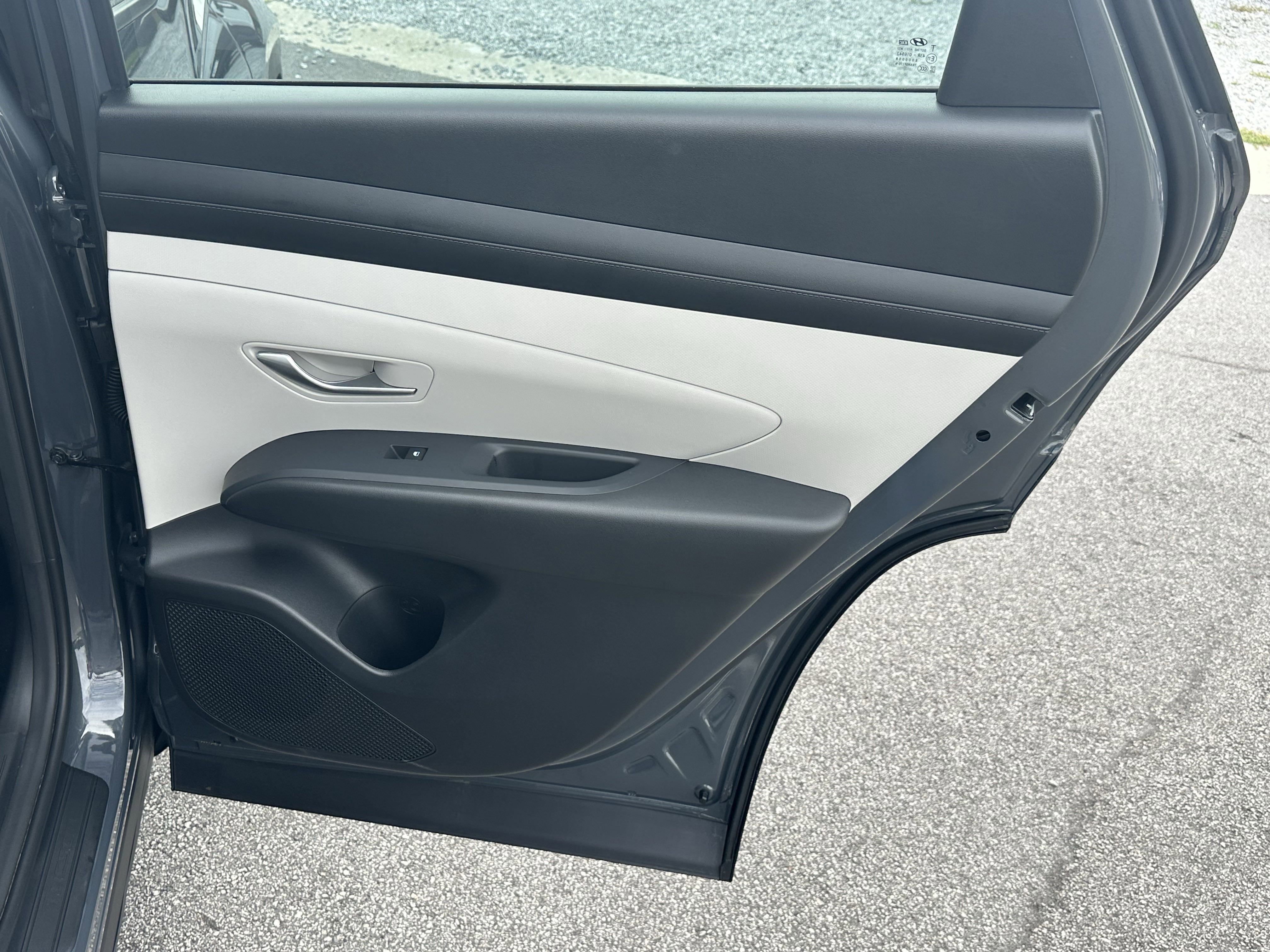 Used 2025 Hyundai Tucson SE image 18