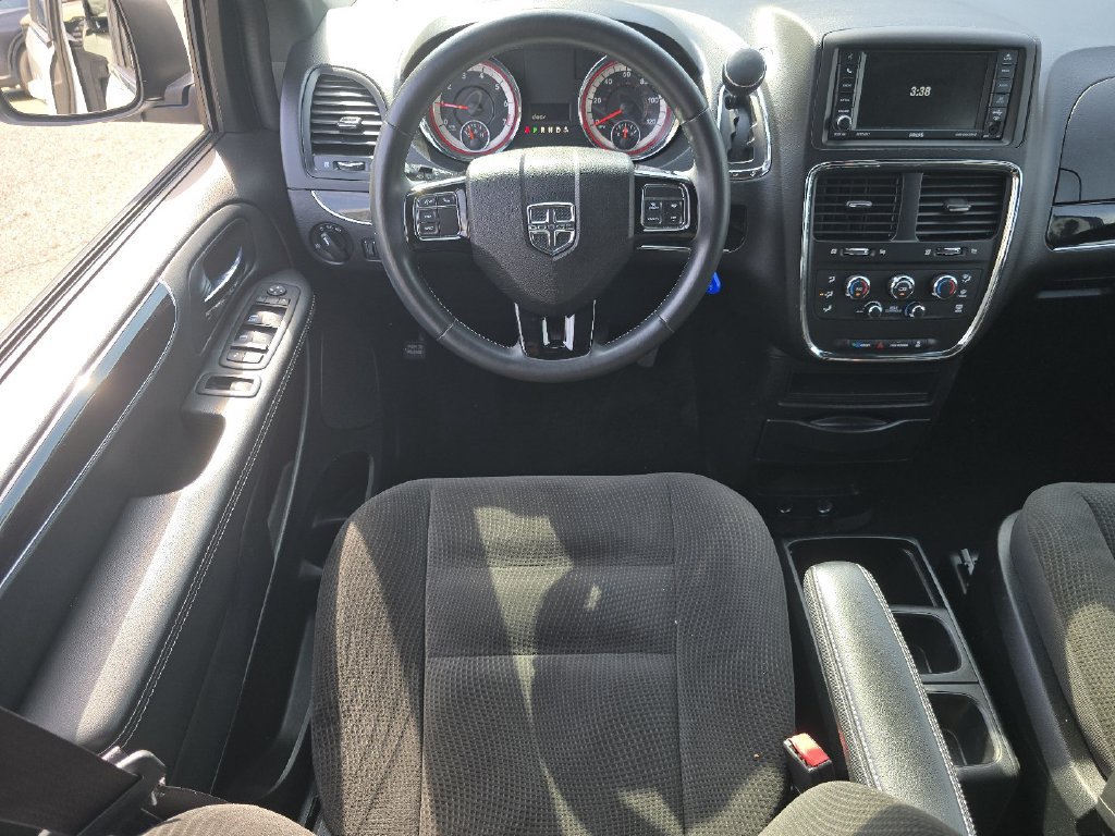 Used 2017 Dodge Grand Caravan SE FWD image 20
