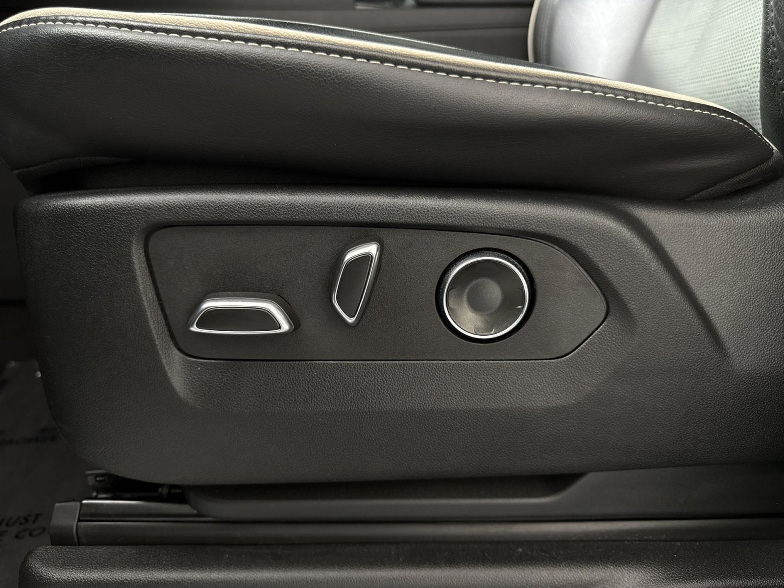 Used 2024 Cadillac Escalade ESV Sport image 29