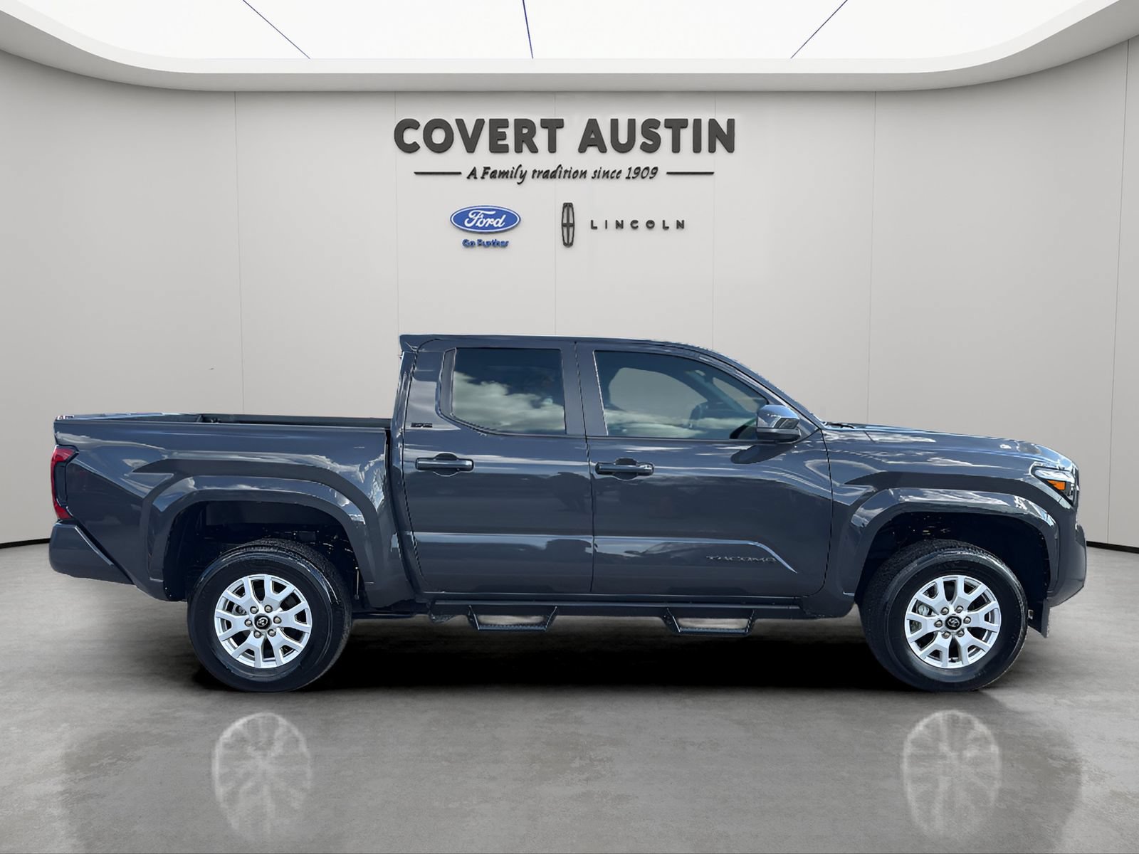 Used 2025 Toyota Tacoma SR5 RWD image 6