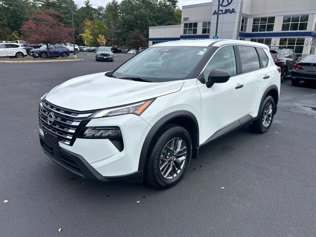 Used 2024 Nissan Rogue S AWD/4WD image 3