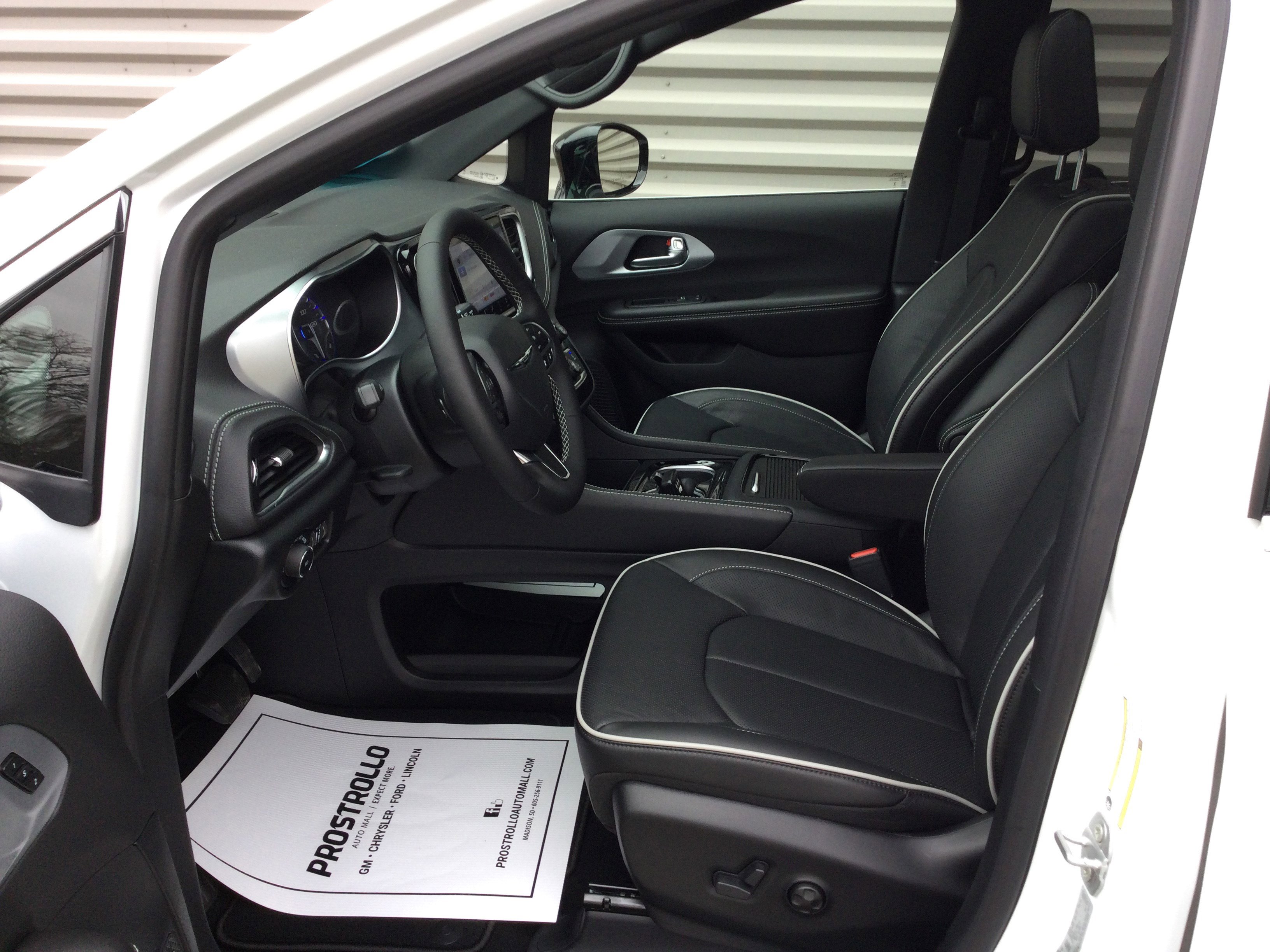 New 2026 Chrysler Pacifica Limited AWD/4WD image 8