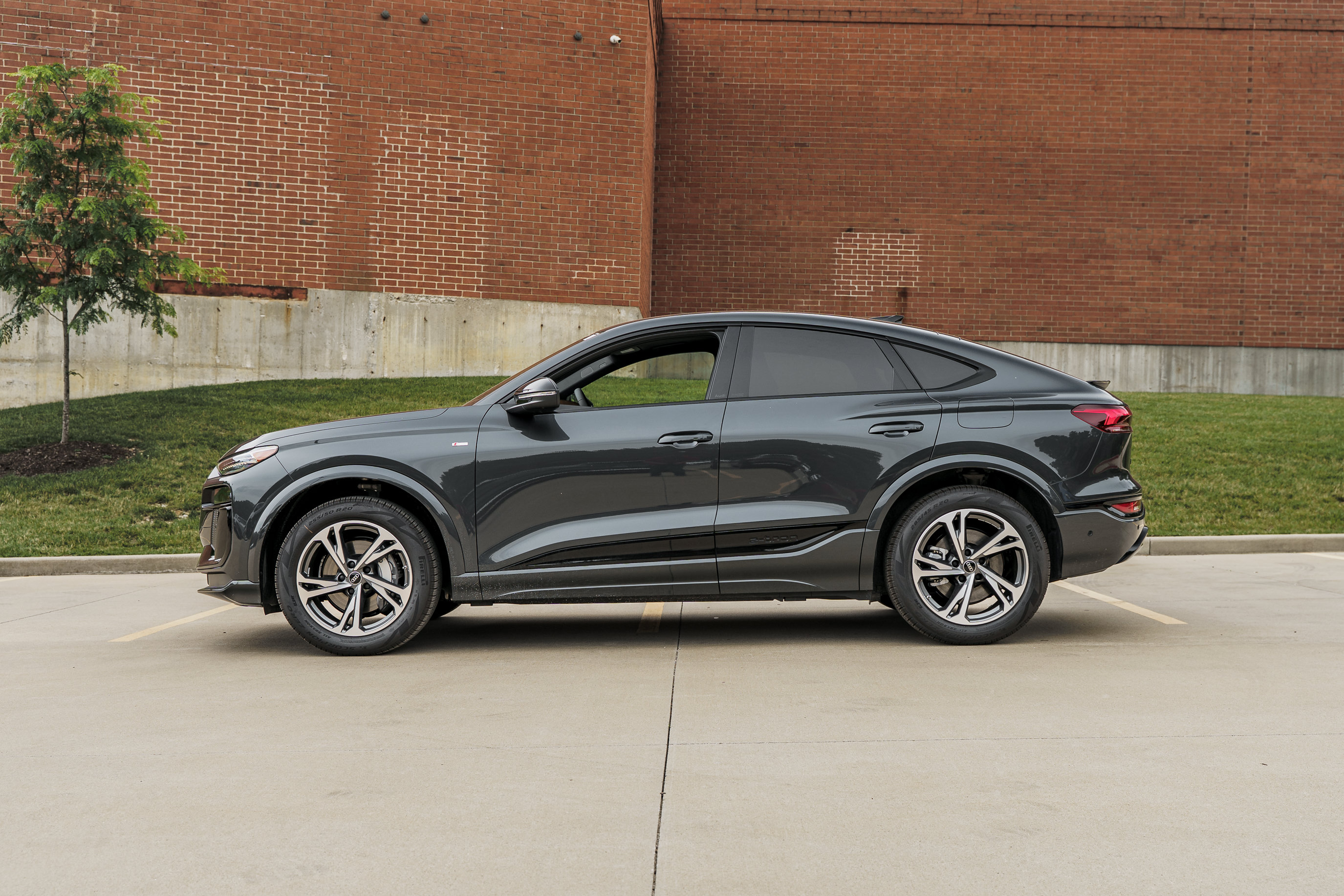 New 2027 Audi Q6 e-tron Premium Plus AWD/4WD image 6