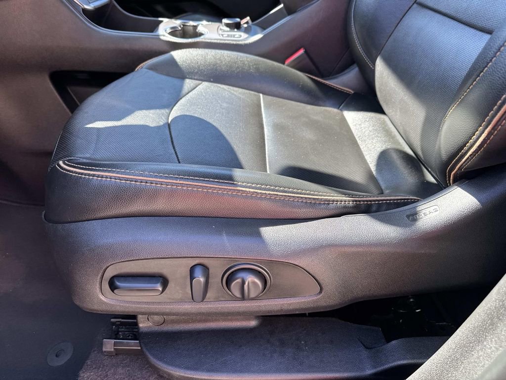 Used 2023 GMC Terrain AT4 image 18