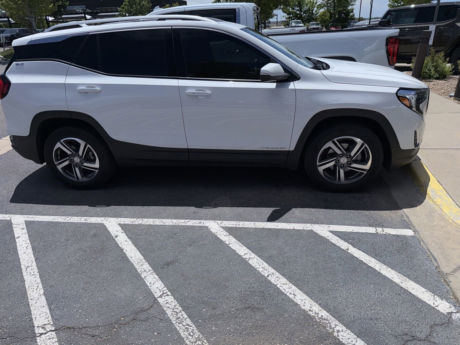 Used 2021 GMC Terrain SLT w/ Infotainment Package II AWD/4WD image 2