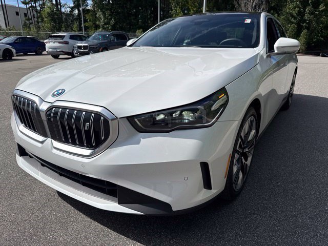 Used 2024 BMW i5 eDrive40i w/ M Sport Package RWD image 9